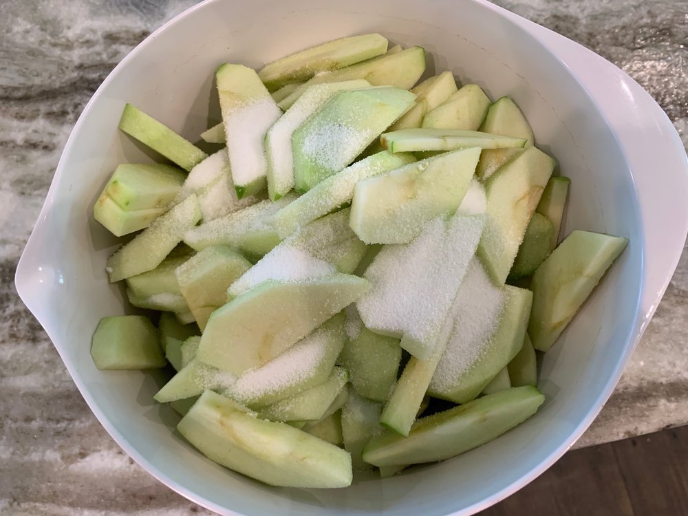 The sliced apples with the white sugar